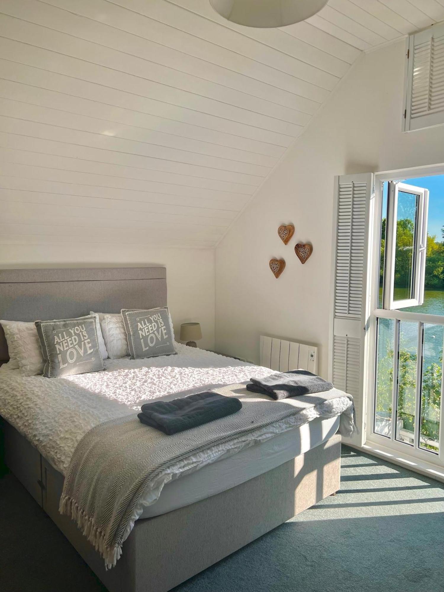 Nola Lodge Cirencester Exterior foto